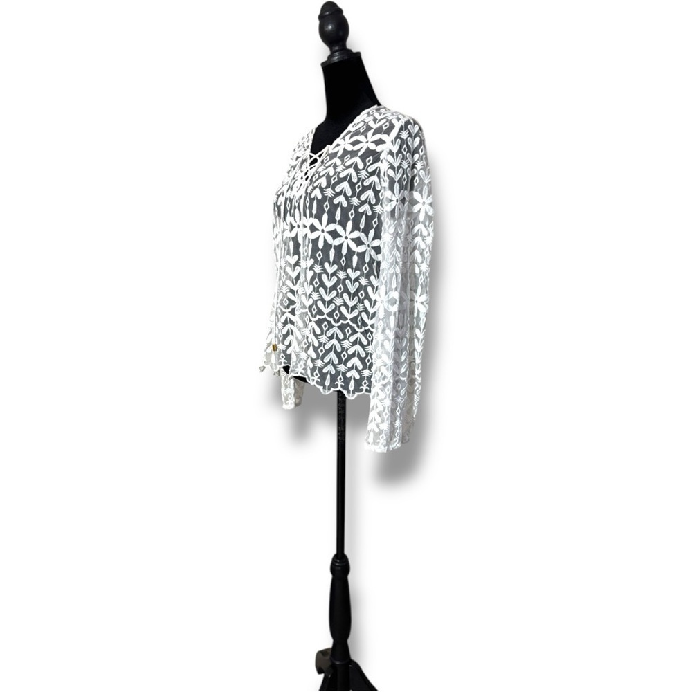 River Island Sheer Lace Up Front Floral Lace Design Long Sleeve Blouse in White - Picture 14 of 15